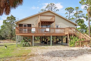 House, 1 King Bed with Sofa bed (Blue Moon Cottage) | Exterior