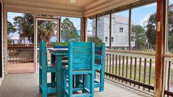 House, 1 King Bed with Sofa bed (Blue Moon Cottage) | Outdoor dining