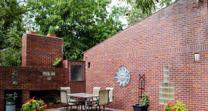 Guesthouse 3 bedroom suite in Overland Park