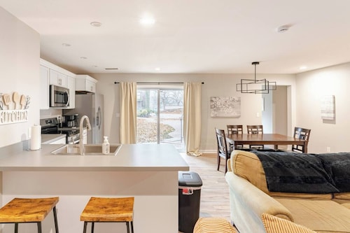 Guesthouse 3 bedroom suite in Overland Park