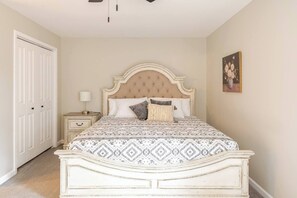 3 chambres, fer et planche à repasser, Wi-Fi, draps fournis