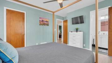 3 bedrooms, iron/ironing board, WiFi (free), bed sheets