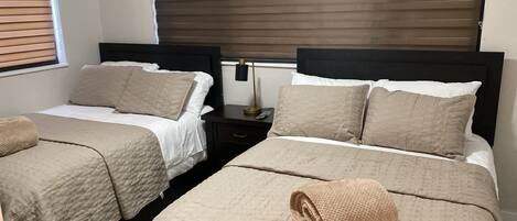 3 chambres, fer et planche à repasser, Wi-Fi, draps fournis