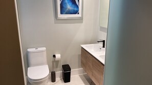 Shower, hair dryer, towels, soap - Luxurious and spacious house with excellent location, ideal for large families. (Miami)