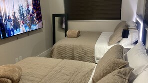3 bedrooms, iron/ironing board, WiFi, bed sheets