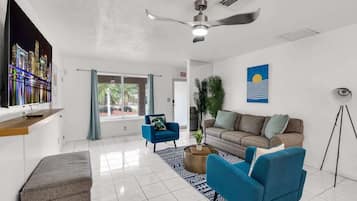 Televisión, videojuegos, oficina