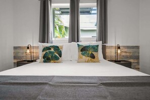 3 bedrooms, desk, iron/ironing board, travel crib