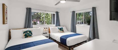 3 Schlafzimmer, Schreibtisch, Bügeleisen/Bügelbrett, Reisekinderbett