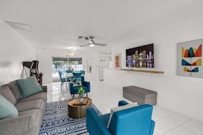 TV, video games, offices - Stunning 4BR Oasis with Pool, 14 mins to Ocean (Hollywood)