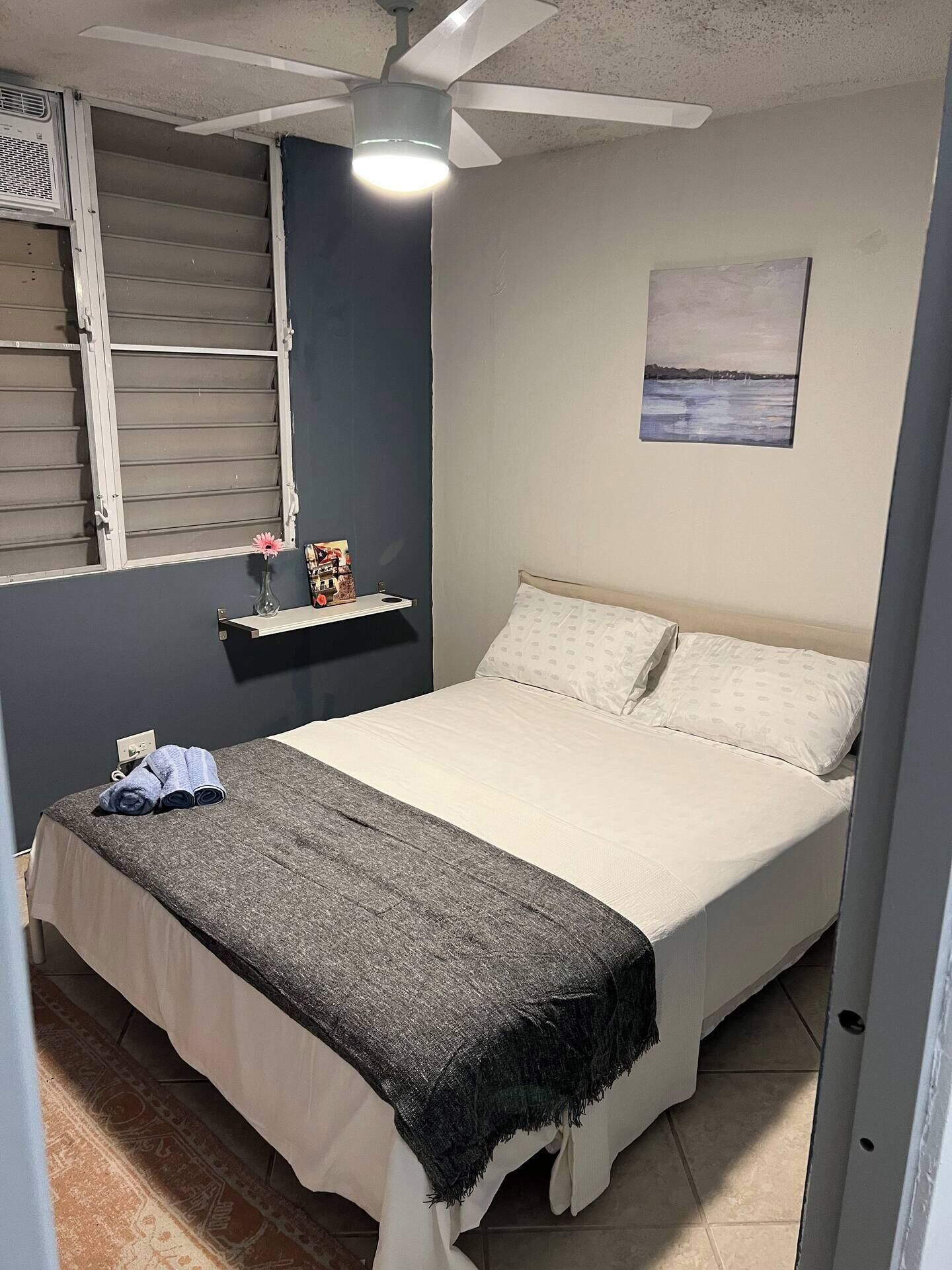 4 habitaciones, tabla de planchar con plancha, wifi y ropa de cama 