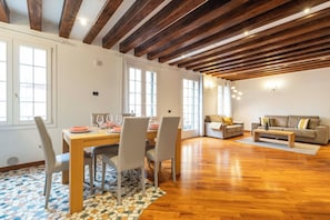 Apartment, Lagoon View | In-room dining