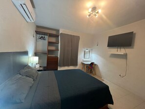 1 bedroom, iron/ironing board, WiFi, bed sheets - Anilu House (Valladolid)