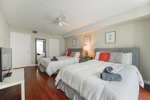 Căn hộ, không hút thuốc, quang cảnh thành phố | 2 phòng ngủ, bộ đồ giường cao cấp, màn/rèm cản sáng 