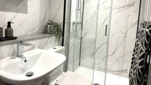 Bathroom - Loft apartment in Leeds city centre (Leeds)