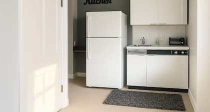 Cozy 1-bedroom with AC and WiFi in charming Shelbyville