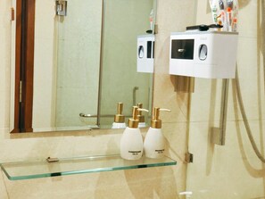 Classic-Apartment, eigenes Bad, Stadtblick | Badezimmer