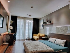1 bedroom, desk, blackout drapes, soundproofing