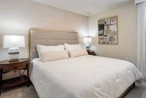 10 soverom, safe på rommet, strykejern/-brett og reiseseng for barn