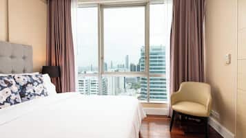 2 bedrooms, in-room safe, desk, iron/ironing board