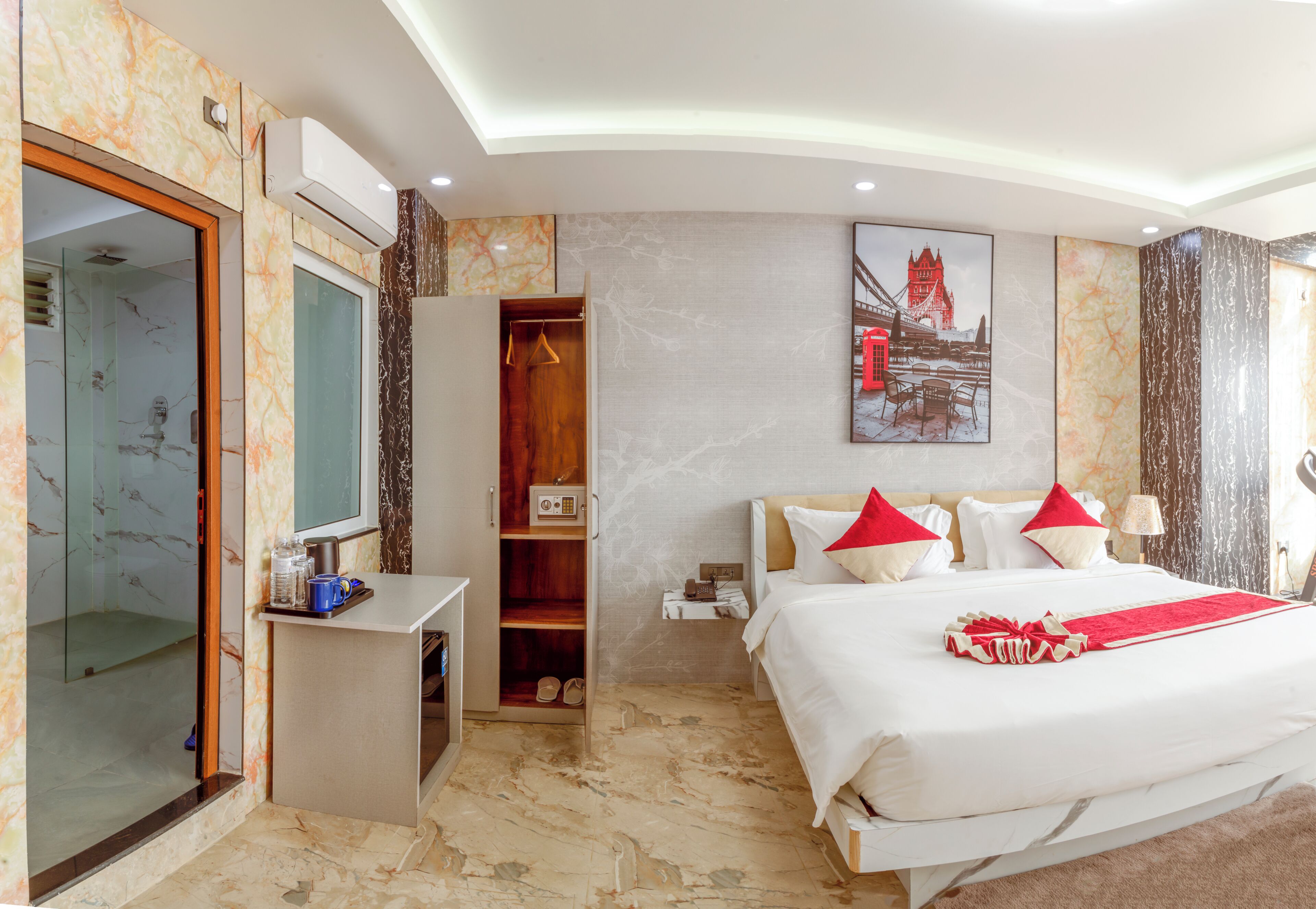 Double Room | In-room safe, desk, laptop workspace, soundproofing