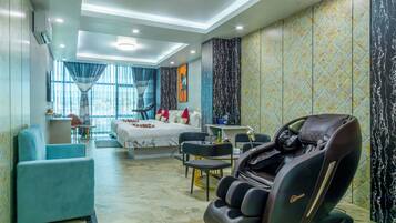 Een kluis op de kamer, een bureau, een laptopwerkplek