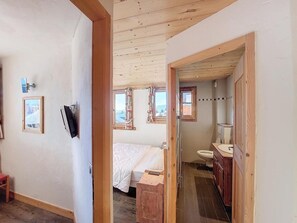 4 bedrooms - 100m from ski slopes, 2nd floor, fireplace or stove, 90m², La Rosière (La Rosière Montvalezan)