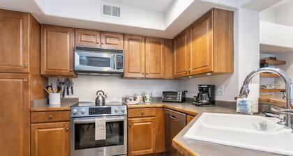 New Listing! Located in Edwards close proximity to shops and restaurants!