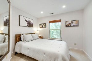 3 bedrooms, iron/ironing board, free WiFi, bed sheets
