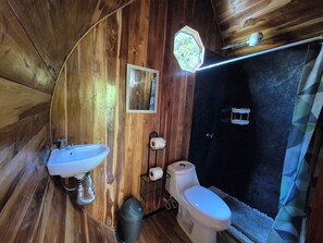 Deluxe huisje | Badkamer | Zeep, toiletpapier