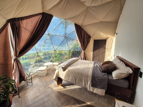 1 bedroom, premium bedding, down comforters, pillowtop beds