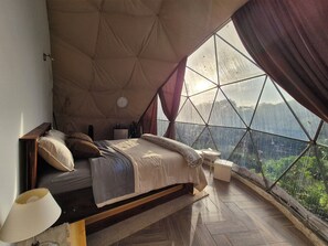 1 Schlafzimmer, hochwertige Bettwaren, Daunenbettdecken