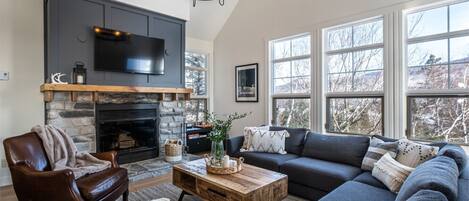 電視、壁爐、音響