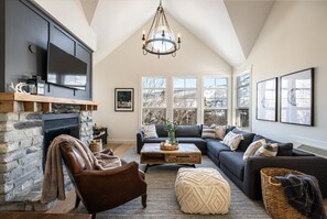 TV, fireplace, stereo