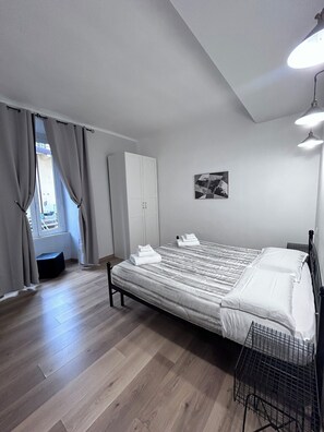 Studio | Een strijkplank/strijkijzer, gratis wifi