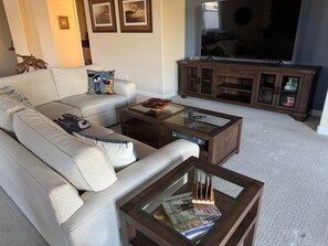 Smart TV, fireplace, video games, printers - Amazing! 3-Bedroom, Golf Course Home in Litchfield Park! MAGNIFICENT Yard & Pool (Litchfield Park)