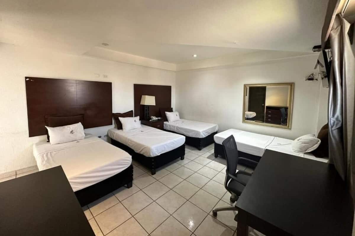 Chambre Quadruple Affaires | 1 chambre, Wi-Fi gratuit, draps fournis
