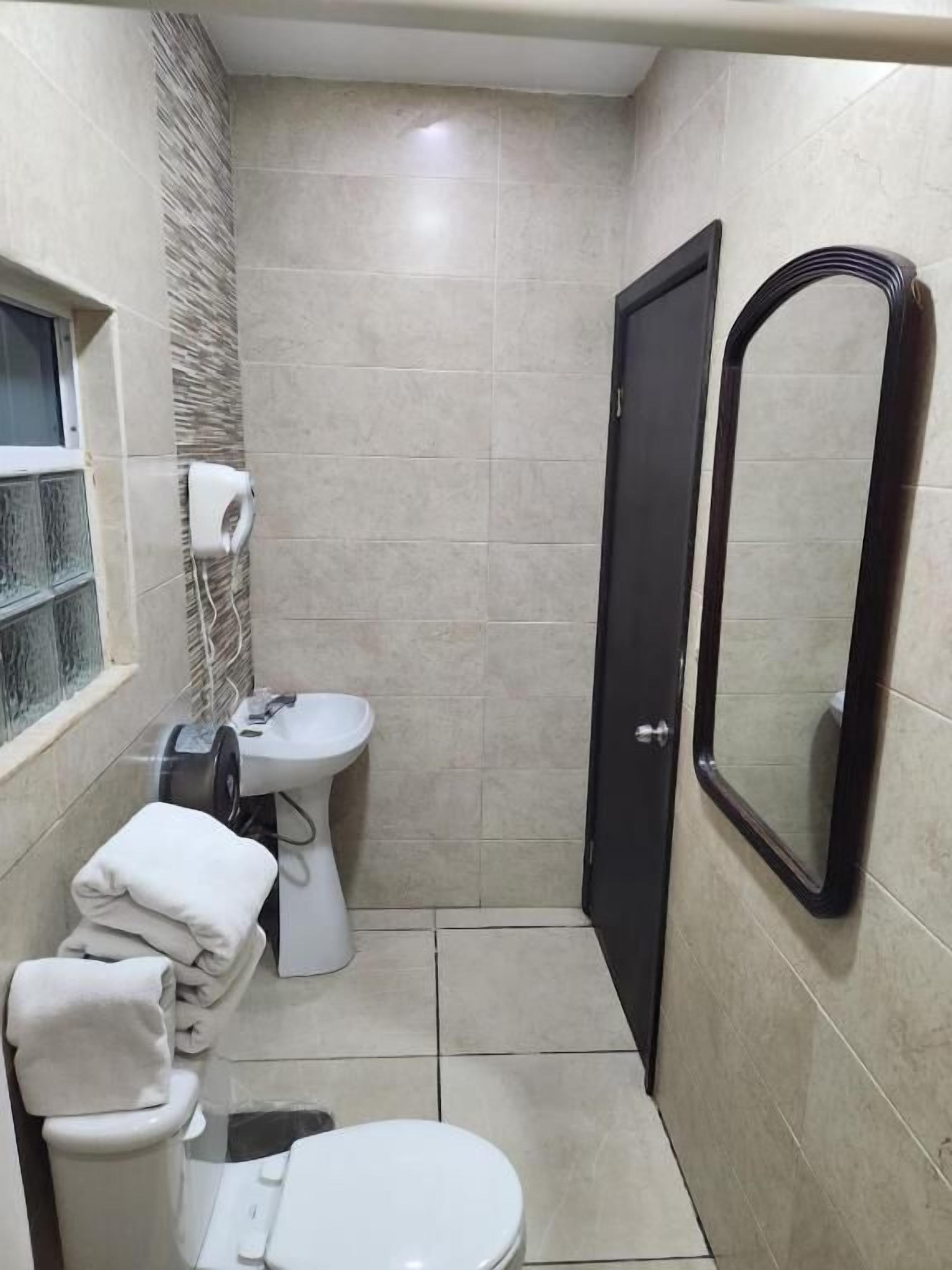 Suite clásica | Baño | Regadera tipo lluvia 
