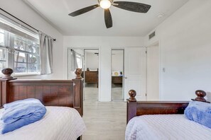 3 habitaciones, escritorio, tabla de planchar con plancha y wifi gratis 