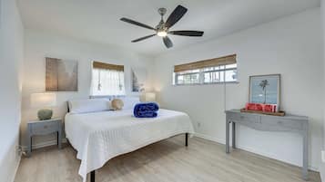 3 bedrooms, desk, iron/ironing board, free WiFi