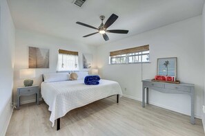 3 bedrooms, desk, iron/ironing board, free WiFi
