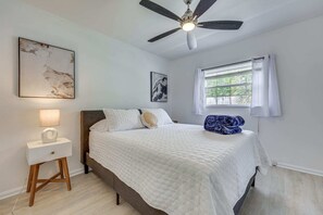 3 bedrooms, desk, iron/ironing board, free WiFi