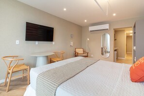 1 habitación, tabla de planchar con plancha, wifi gratis y ropa de cama 