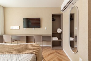 1 bedroom, iron/ironing board, free WiFi, bed sheets - Sea View and Balcony with Bathtub | Q3 (Rio de Janeiro)