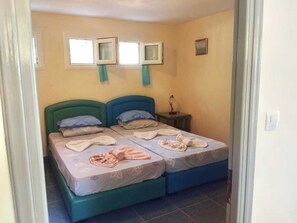 2 bedrooms, iron/ironing board, WiFi