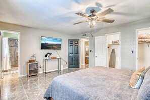 3 bedrooms, desk, iron/ironing board, free WiFi