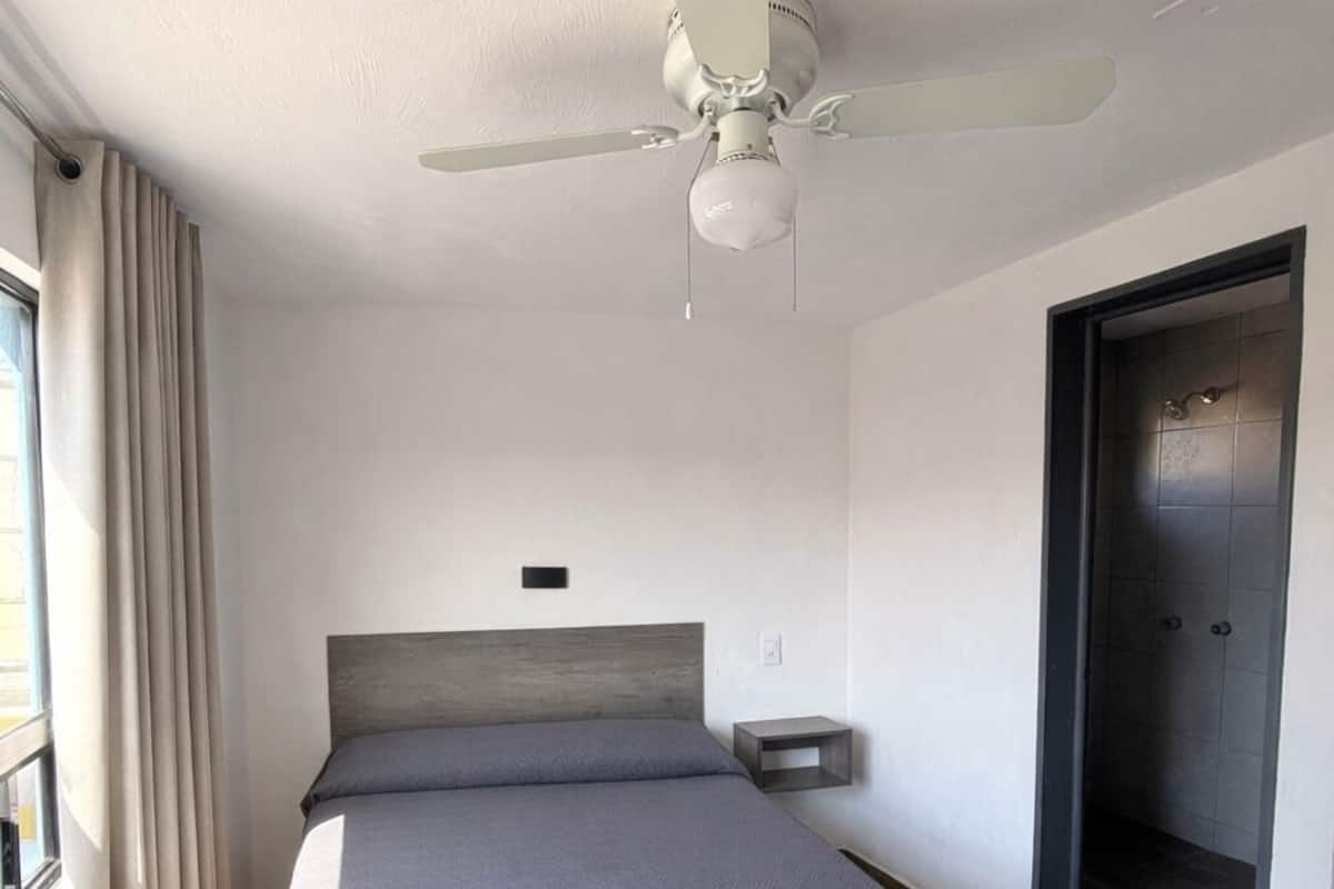 Habitación doble estándar, 1 cama matrimonial | Wifi gratis y ropa de cama