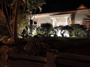 المنشأة من الخارج