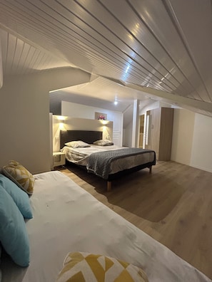 4 عدّة غرف نوم وواي فاي وملاءات أسرّة