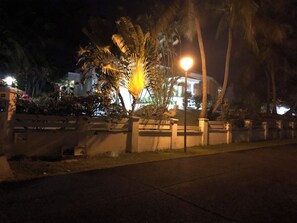 المنطقة المحيطة بالمنشأة