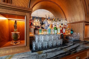 2 bars-salons, pub, bar à cocktail